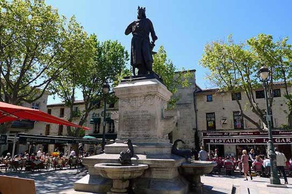Un Charmant Logement Lägenhet Aigues-Mortes Exteriör bild
